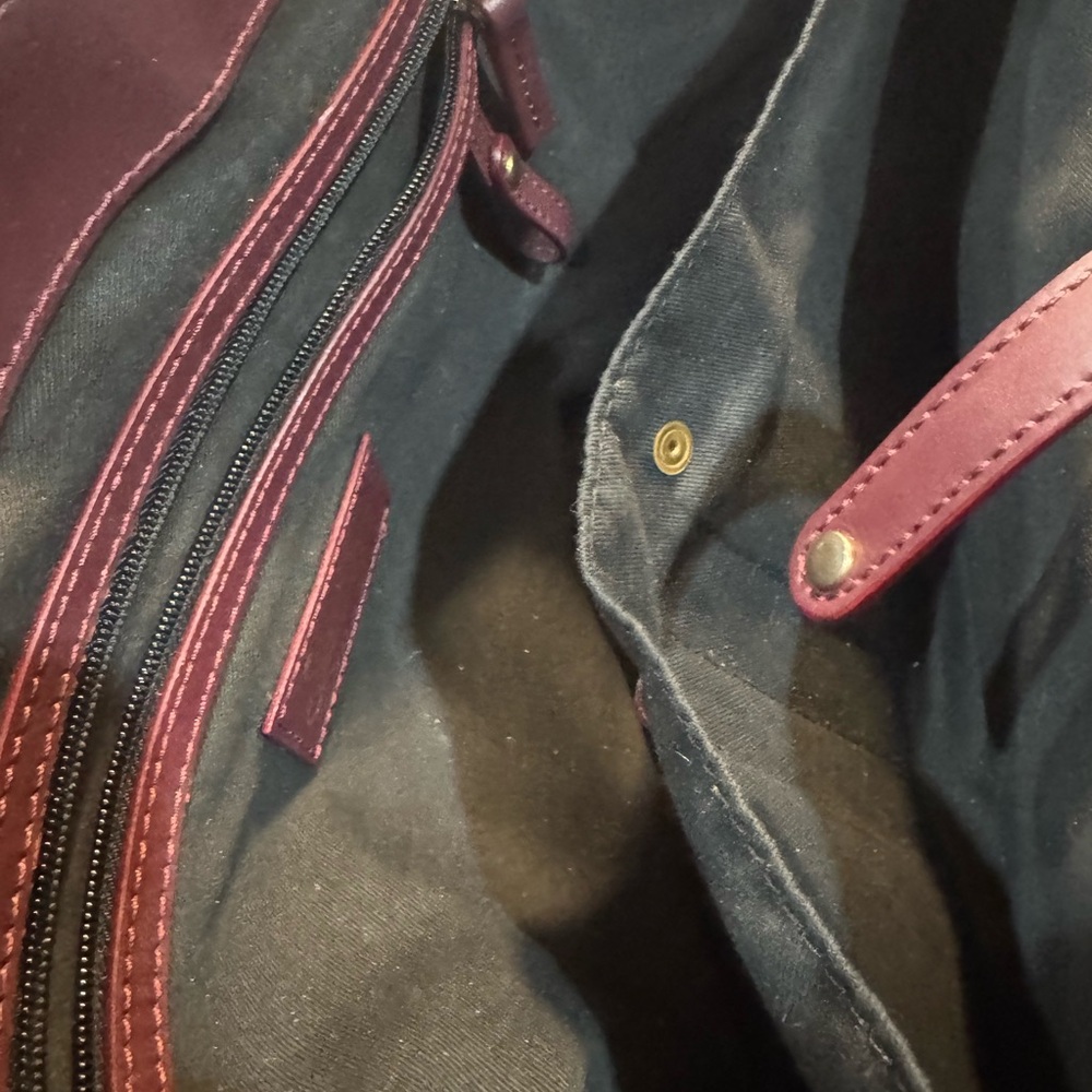 SILVER & RILEY
CONVERTIBLE EXECUTIVE LEATHER BAG CLASSIC SIZE IN BURGUNDY - Picture 3 of 3
